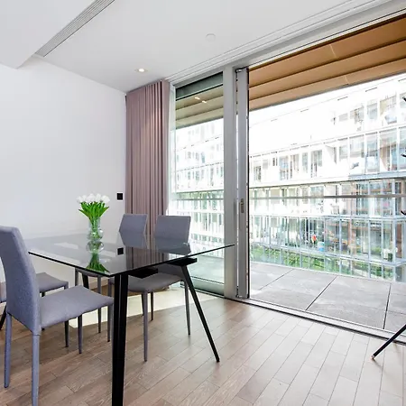 Modern 2 Bed Battersea Power Station *