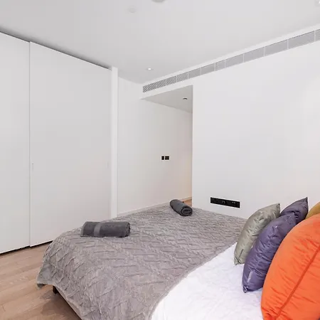 Modern 2 Bed Battersea Power Station * London
