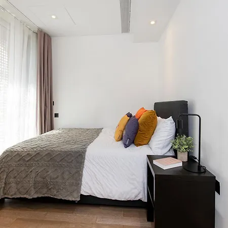Modern 2 Bed Battersea Power Station *