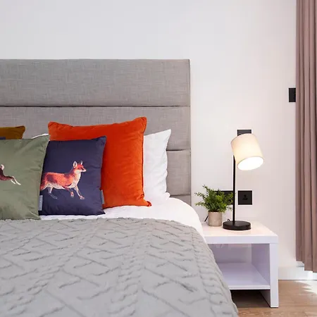 Modern 2 Bed Battersea Power Station