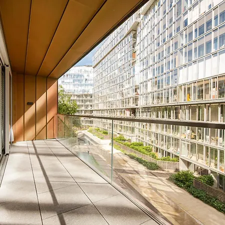 Modern 2 Bed Battersea Power Station Apartment