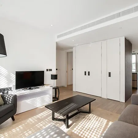 Modern 2 Bed Battersea Power Station Apartment *