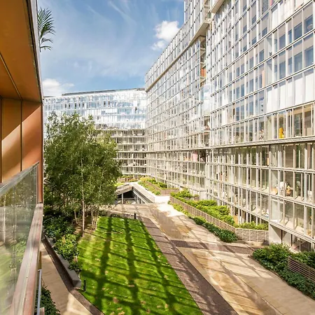Modern 2 Bed Battersea Power Station Apartment *