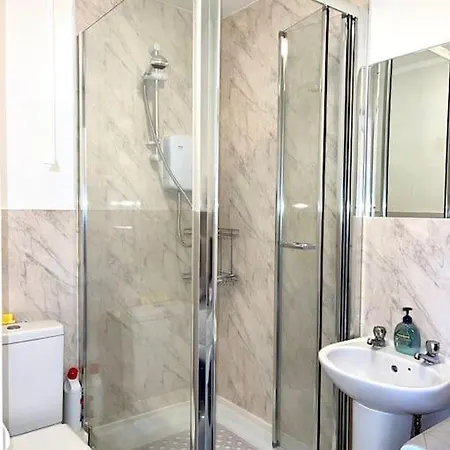 Crescent Loft - 1 Bed Appartamento Goodmayes