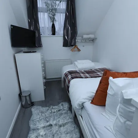 Holiday home Beautiful 4 Bed House In Cul-de-sac *