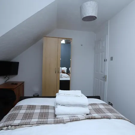 Beautiful 4 Bed House In Cul-de-sac Holiday home Erith