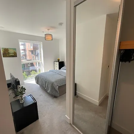 1br Gem In Shared Near O2 Arena & Excel With Patio, Private Bath, Free Parking & Garden London