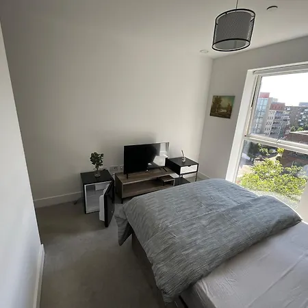 Apartment 1br Gem In Shared Near O2 Arena & Excel With Patio, Private Bath, Free Parking & Garden London