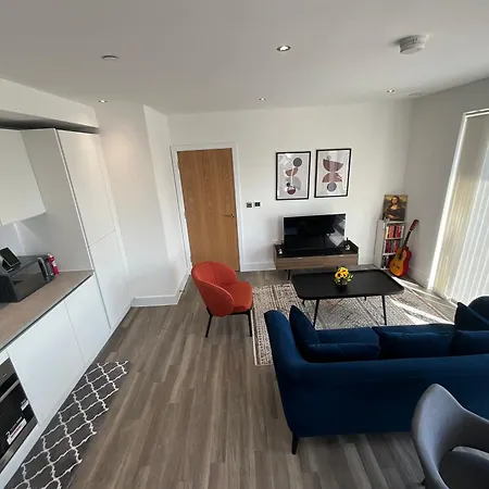 1br Gem In Shared Near O2 Arena & Excel With Patio, Private Bath, Free Parking & Garden