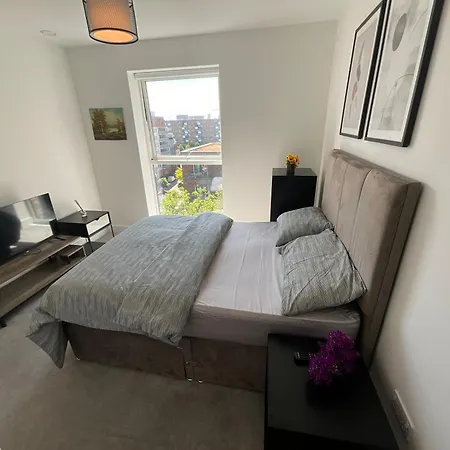 1br Gem In Shared Near O2 Arena & Excel With Patio, Private Bath, Free Parking & Garden London