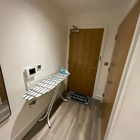 1br Gem In Shared Near O2 Arena & Excel With Patio, Private Bath, Free Parking & Garden