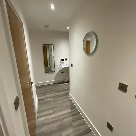 1br Gem In Shared Near O2 Arena & Excel With Patio, Private Bath, Free Parking & Garden * London