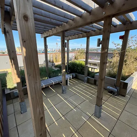 Apartment 1br Gem In Shared Near O2 Arena & Excel With Patio, Private Bath, Free Parking & Garden London
