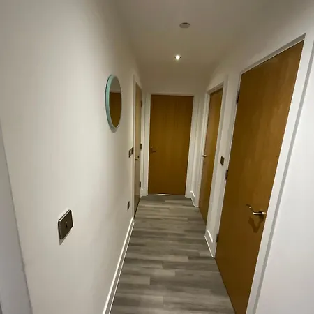 1br Gem In Shared Near O2 Arena & Excel With Patio, Private Bath, Free Parking & Garden * London