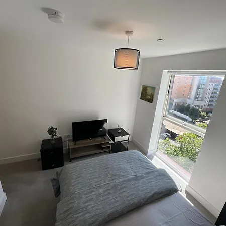 1br Gem In Shared Near O2 Arena & Excel With Patio, Private Bath, Free Parking & Garden *