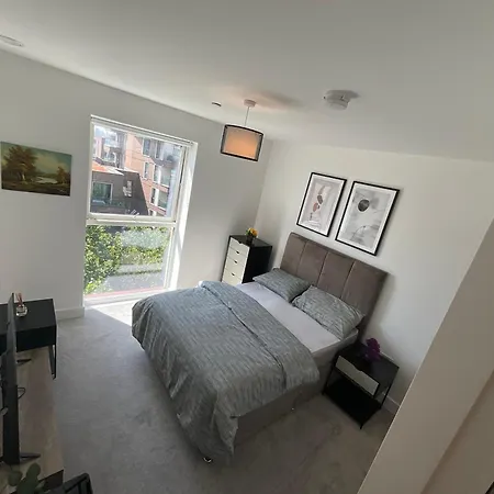 1br Gem In Shared Near O2 Arena & Excel With Patio, Private Bath, Free Parking & Garden * London