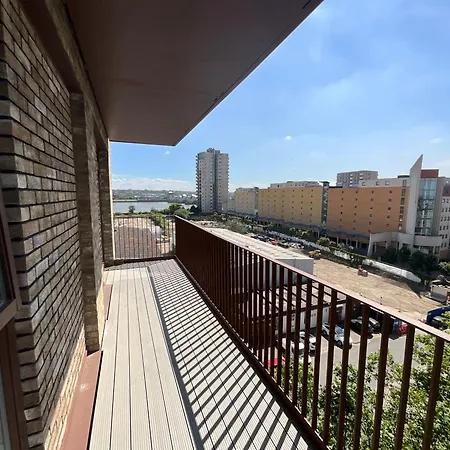1br Gem In Shared Near O2 Arena & Excel With Patio, Private Bath, Free Parking & Garden Apartment London
