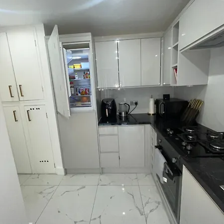 Luxury 1 Bedroom Bromley Apartment