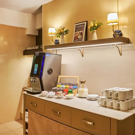 Huttons Hotel, Victoria 3*