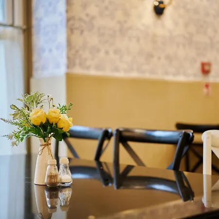 Huttons Hotel, Victoria فندق