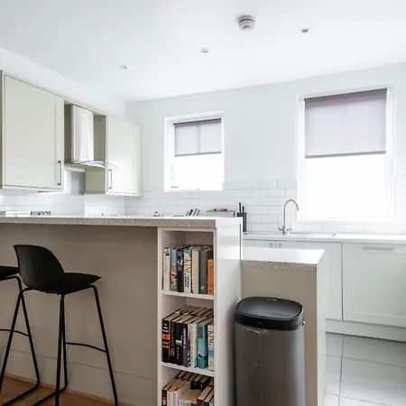 The Paddington Mews - Comfortable & Elegant 3Bdr Paddington House Holiday home *