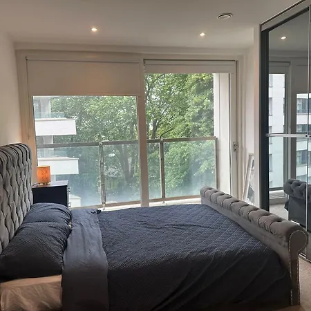 Modern 2 Bedroom Flat Near King's Cross. London
