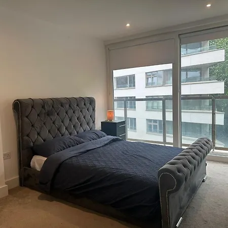 Modern 2 Bedroom Flat Near King's Cross. * London