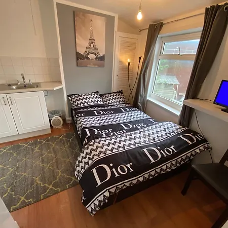 Holiday home 3 Bedroom Pinner