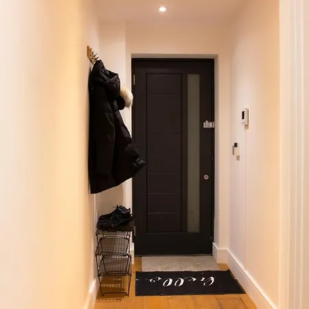 Apartment Omega Terrace, Luxury Modern Interior, Located Close To Alexandra Palace *