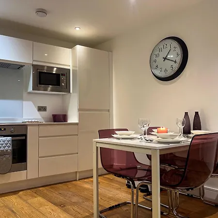 Omega Terrace, Luxury Modern Interior, Located Close To Alexandra Palace Apartment London