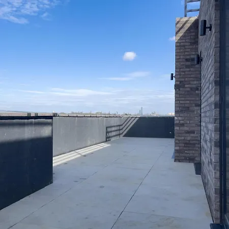 Luxe Penthouse Retreat: With Free Parking! *