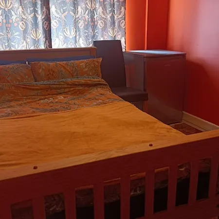 Guest house L'auberge Close Syon Lane Station And Heathrow London