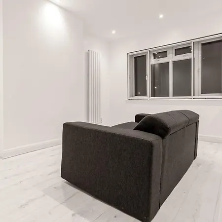 2 Bed In Wembley, Ealing, London Perivale