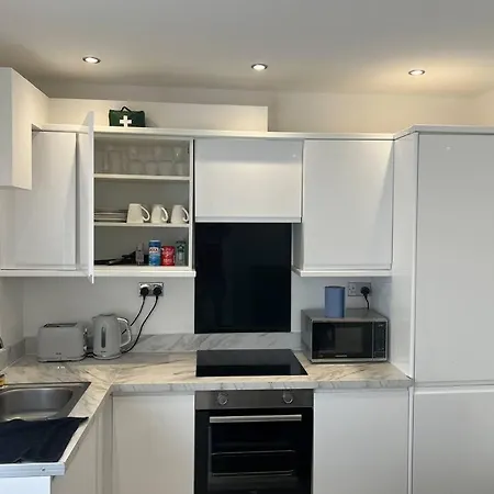 Apartment 2 Bed In Wembley, Ealing, London