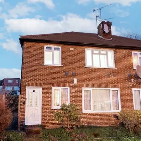 2 Bed In Wembley, Ealing, London *