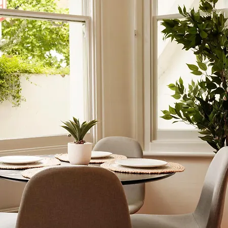 Hububb Luxury * Ealing