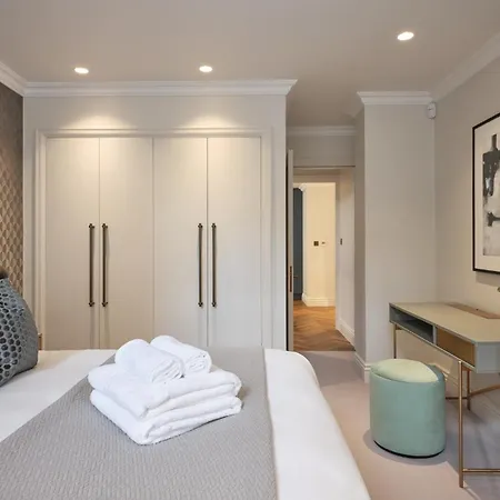 Flagship Luxury Villa. Near Mayfair And Hyde Park - Sleeps 16 Vakantiehuis Londen