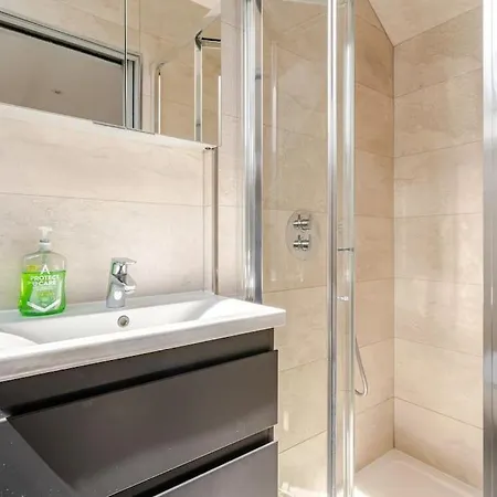 Apartment Luxurious & Modern 2 Bedroom Notting Hill Townhouse