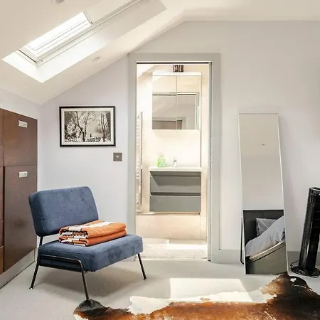 Luxurious & Modern 2 Bedroom Notting Hill Townhouse * London