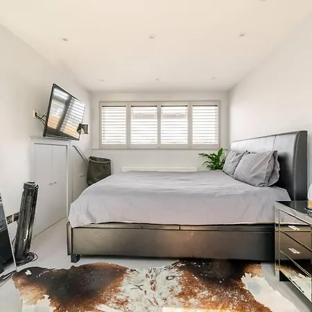 Apartment Luxurious & Modern 2 Bedroom Notting Hill Townhouse *
