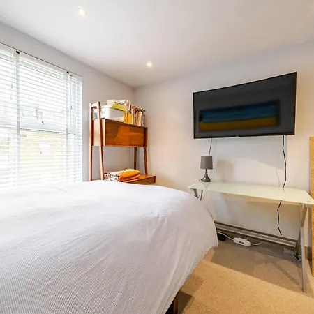Apartment Luxurious & Modern 2 Bedroom Notting Hill Townhouse