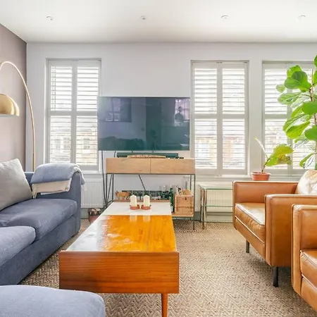 Luxurious & Modern 2 Bedroom Notting Hill Townhouse * London