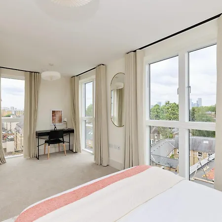 The East Mile Quarters - Gorgeous 3bdr Flat With Balcony Apartment *