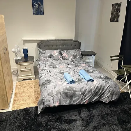 Apartment 1 Bedroom 220 *