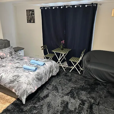 1 Bedroom 220 *