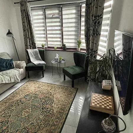 Charming And Cosy London Home, Garden, Parking & Family Fun Mitcham