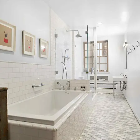 Modern Flat For 8 Guests * London