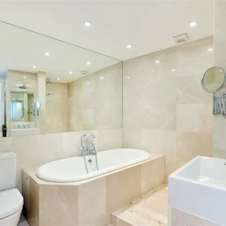 Beautiful Modern Spacious Belgravia House 1700sqft Holiday home London