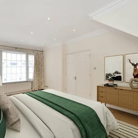 Holiday home Beautiful Modern Spacious Belgravia House 1700sqft London