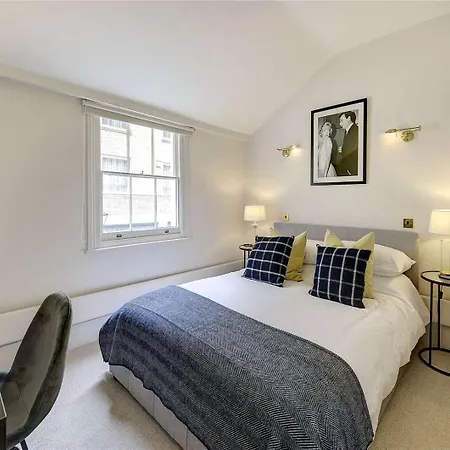 Beautiful Modern Spacious Belgravia House 1700sqft Holiday home London